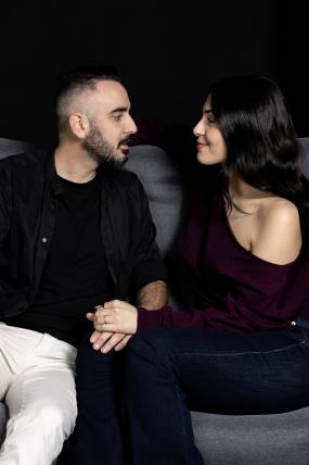 “THE LOOP” του Μίμη Καπέρδου | Μια σύγχρονη ντραμεντί για τις λούπες που μας κρατούν και εκείνες που μας απελευθερώνουν! | από 22 Ιανουαρίου στο Θέατρο Ελιάρτ