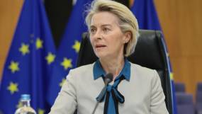 Ευρωπαϊκό Δικαστήριο: «Ένοχη» η φον ντερ Λάιεν για τα sms των εμβολίων της covid