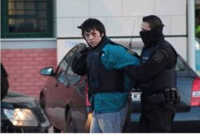 Eκδήλωση αλληλεγγύης στον Νίκο Ρωμανό στο μνημείο του Αλέξη Γρηγορόπουλου