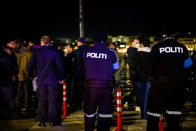 Για ένα ταχύπλοο αδειανό, για μια Ελένη μαύρη…