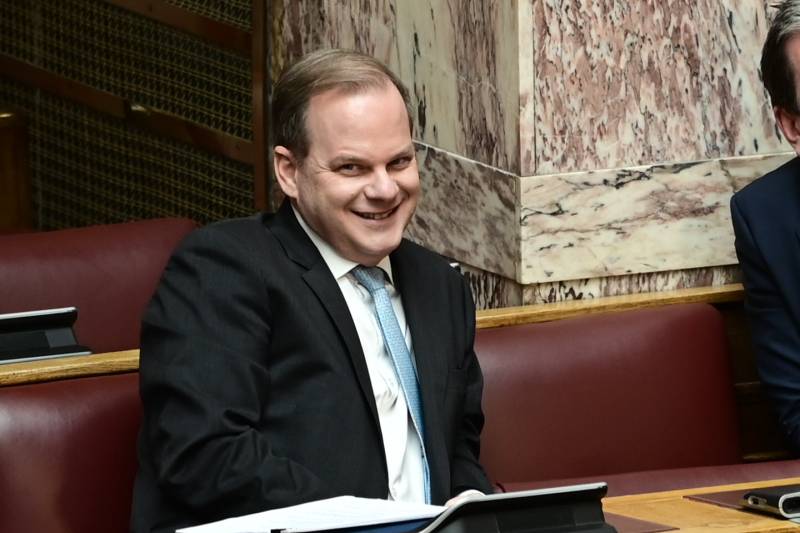 Αεροδρόμια: Με ευθύνη Καραμανλή έμεινε στο συρτάρι σύμβαση που θα εμπόδιζε το μπλακ άουτ