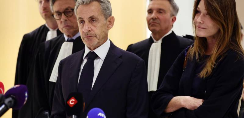 Γαλλία / Αποφυλακίζεται ο Σαρκοζί - 20 μέρες έμεινε στη φυλακή