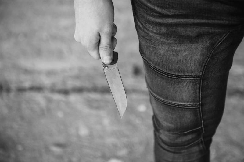 ΚΕΕΡΦΑ : Μπράβοι απήγαγαν ξυλοκόπησαν άγρια και μαχαίρωσαν μετανάστη εργαζόμενο σε πρατήριο καυσίμων (Video)