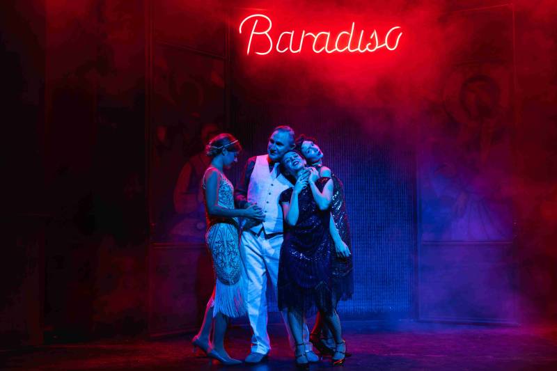 &quot;ΑΡΩΜΑ ΓΥΝΑΙΚΑΣ&quot; | Βασισμένο στο μυθιστόρημα του Τζιοβάνι Αρπίνο | Σκην. Κωνσταντίνος Ασπιώτης | Θέατρο Βρετάνια | Οι παραστάσεις ξεκίνησαν!