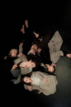 «Το Βιβλίο της Ανησυχίας - Ημερολόγιο αποχαιρετισμού» η χοροθεατρική παράσταση του Πάρη Μαντόπουλου και της Ομάδας 4PLAY | στο Θέατρο ΑΡΓΩ