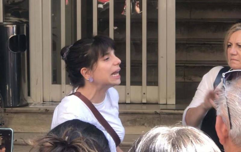 Κυψέλη / Μήνυση κατά αστυνομικών για την «βίαιη απαγωγή» της σε στάση τρόλεϊ κατέθεσε η εκπαιδευτικός