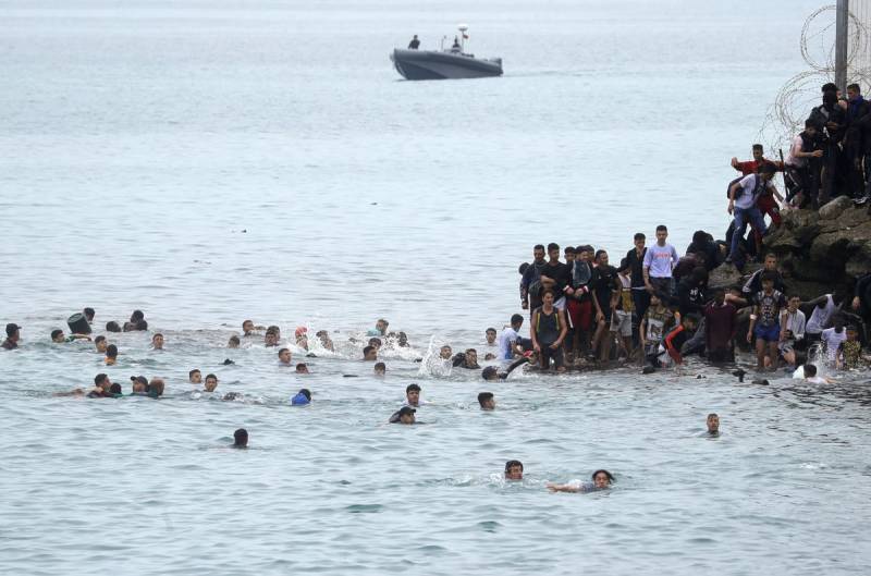Politico: Η Ελλάδα στην «εμπροσθοφυλακή» της ΕΕ για κέντρα επιστροφών σε Ρουάντα και Ουζμπεκιστάν