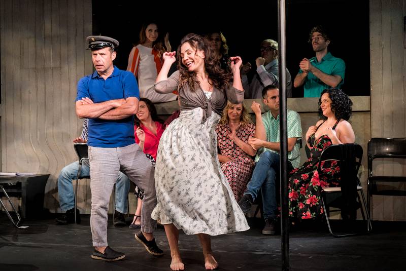 Η Κόμισσα της Φάμπρικας - Embassy Theater