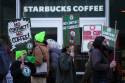 Starbucks: Εργαζόμενοι ξεκίνησαν απεργία σε 45 πόλεις των ΗΠΑ στο Red Cup Day