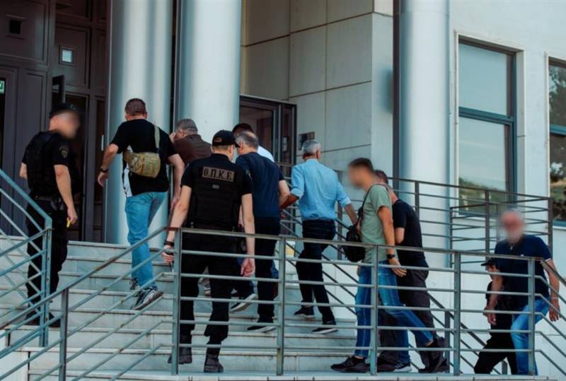 Ηγουμενίτσα: «Φέρε 150 ευρώ και θα πετάξω το χαρτί» - Στον Ανακριτή οι 14 τελωνιακοί