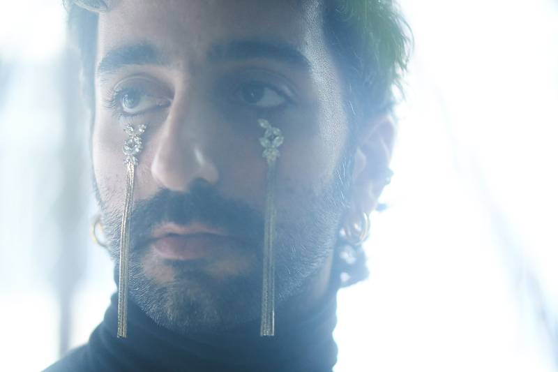 &quot;Κάπου περνούσε μια φωνή&quot;|| Η μουσική παράσταση της bijoux de kant με μελοποιημένη ποίηση Ναπολέοντα Λαπαθιώτη επιστρέφει στο HOOD