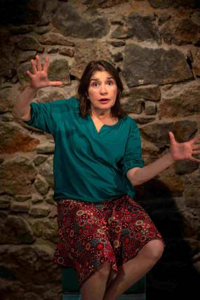 Παράταση παραστάσεων μέχρι την Κυριακή των Βαϊων για την "Αφηγήτρια Ταινιών" με την Κάτια Γέρου στο Calderone Art Space