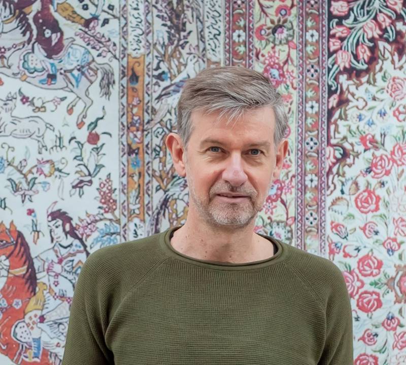 Αλέξανδρος Βαλκανάς: ο συγγραφέας και τραγουδοποιός μας παρουσιάζει δύο φολκ/ethnic τραγούδια του