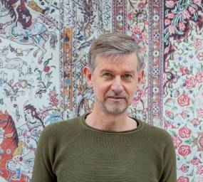 Αλέξανδρος Βαλκανάς: ο συγγραφέας και τραγουδοποιός μας παρουσιάζει δύο φολκ/ethnic τραγούδια του