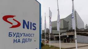 Σερβία: «Λουκέτο» στο μοναδικό διυλιστήριο της χώρας – Τα αποθέματα καυσίμων επαρκούν για 2 μήνες