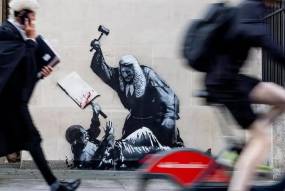 Ο Banksy ξαναχτυπά: Νέο ηχηρό έργο στα Δικαστήρια του Λονδίνου