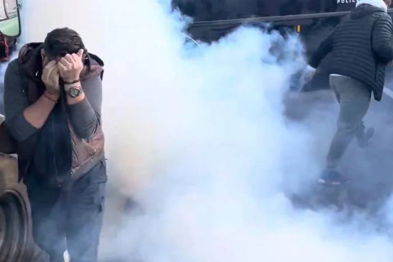 Λάρισα: Επεισόδια και χημικά στους αγρότες από τα ΜΑΤ – Κυκλοφοριακές ρυθμίσεις στην Εθνική Οδό