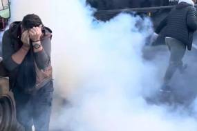 Λάρισα: Επεισόδια και χημικά στους αγρότες από τα ΜΑΤ – Κυκλοφοριακές ρυθμίσεις στην Εθνική Οδό