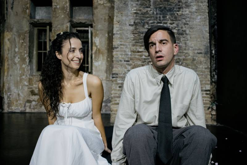 &quot;Ένας ξένος&quot; στο θέατρο Φούρνος