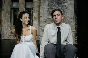 &quot;Ένας ξένος&quot; στο θέατρο Φούρνος