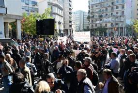 Αγρότες: Μαζικά στους δρόμους της Αθήνας - «Είμαστε απλήρωτοι επειδή επιτήδειοι έβαλαν χέρι στα χρήματά μας»