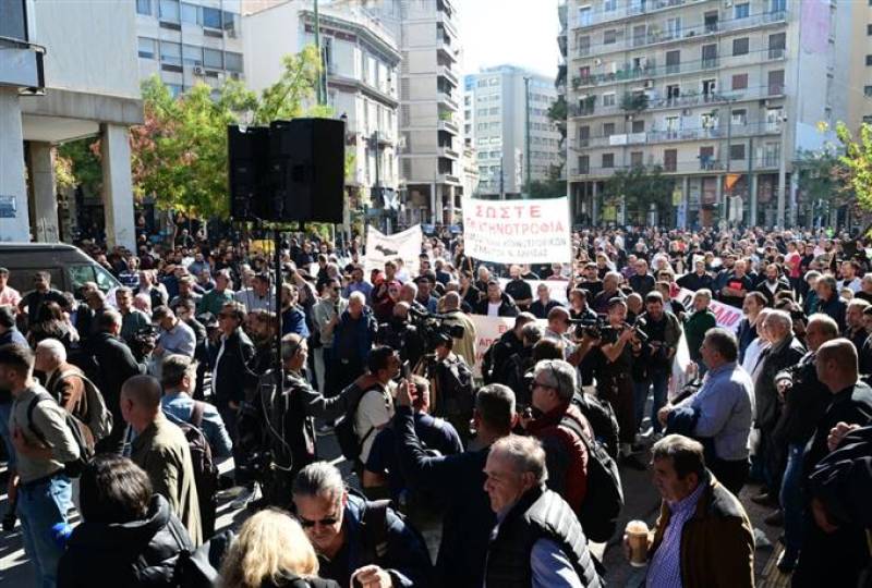 Αγρότες: Μαζικά στους δρόμους της Αθήνας - «Είμαστε απλήρωτοι επειδή επιτήδειοι έβαλαν χέρι στα χρήματά μας»