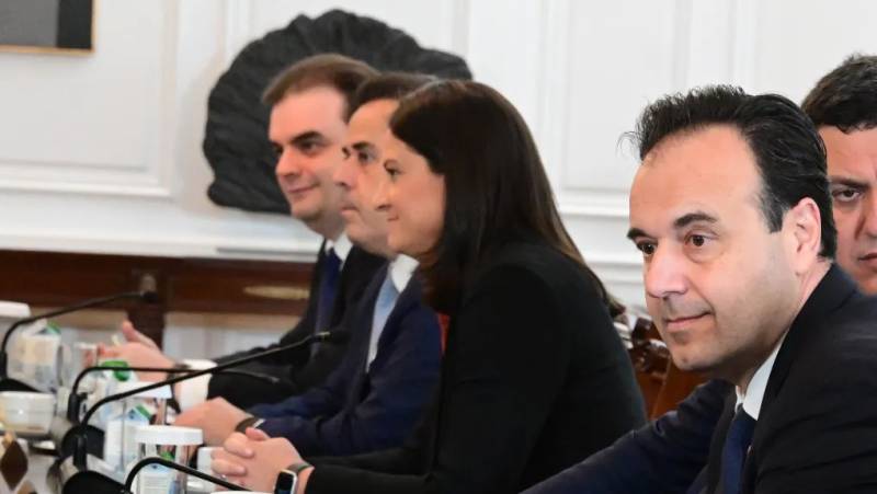 Προπληρωμένα επιδόματα ανεργίας και λουκέτο στα ΕΛΤΑ έφεραν νέο φιάσκο