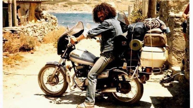 Πέθανε ο Γιώργος Ψωμόπουλος, μάνατζερ των Magic De Spell