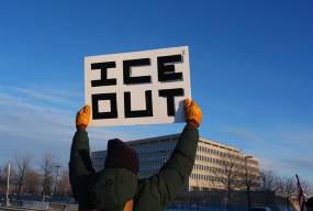 «Τίποτα δεν άλλαξε στις πρακτικές της ICE μετά τη δολοφονία της Ρενέ Γκουντ»