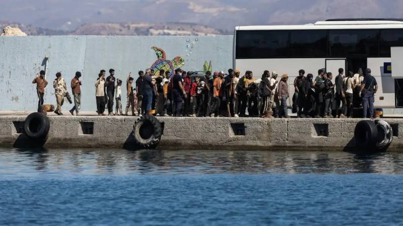 «Βουλιάζει» η Κρήτη από τις καραβιές μεταναστών: Διασώθηκαν 520, αναμένεται να μεταφερθούν στο Λαύριο