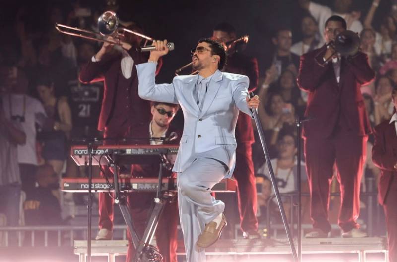 Bad Bunny προς τον λαό του Πουέρτο Ρίκο: «Δεν μπορώ να σας φέρω νερό, μπορώ να σας φέρω χαρά» (Video)