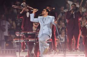 Bad Bunny προς τον λαό του Πουέρτο Ρίκο: «Δεν μπορώ να σας φέρω νερό, μπορώ να σας φέρω χαρά» (Video)