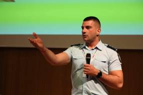 Καταδικάστηκε το «Μακελειό» για ομοφοβική στοχοποίηση του αστυνομικού Μιχαήλ Λώλη – «Ο ρατσισμός είναι έγκλημα!»