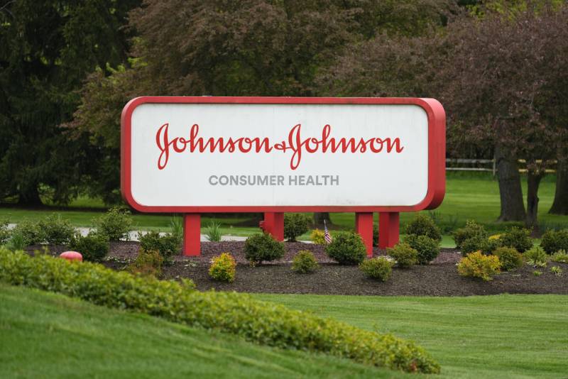Johnson &amp; Johnson: Με 5,5 δισ. δολάρια προτίθεται να «κλείσει» τις αγωγές για πρόκληση καρκίνου στις ΗΠΑ