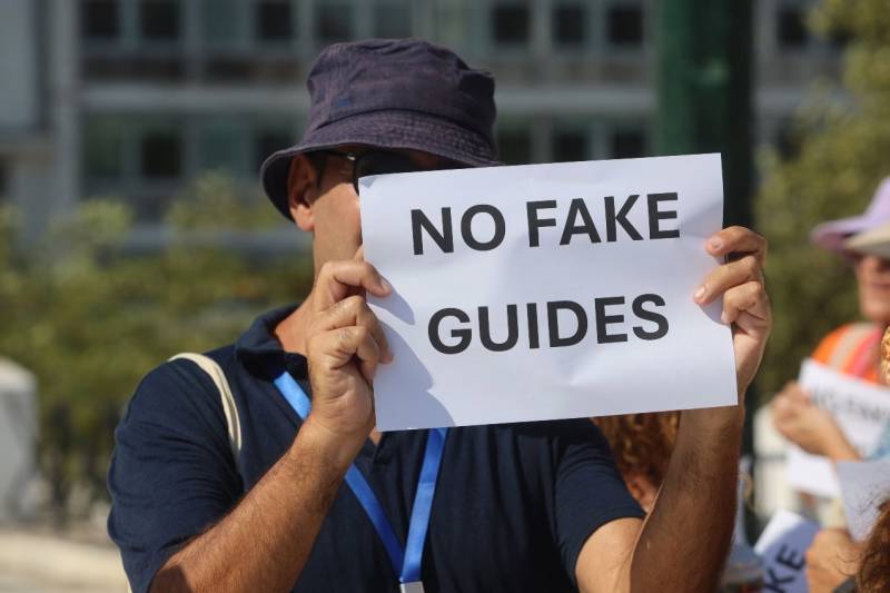 Είσαι σίγουρ@ πως είναι ξεναγός ο ξεναγός σου;