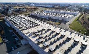 Βρετανία / Σχεδιάζει τον τριπλασιασμό των data centers για την AI αλλά «σκοντάφτει» στην έλλειψη νερού