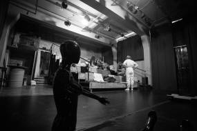 «Ν Τ Α Ρ F Σ Τ Ε Λ Ε Ρ» σε σκηνοθεσία Θανάση Δόβρη