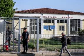 Δίκη για Τέμπη / «Eίχε μαρτυρικό θάνατο, λείπουν οι κυριότεροι κατηγορούμενοι, Καραμανλής, Τριαντόπουλος, Αγοραστός» – Συγκλονίζει η μητέρα της Αναστασίας Παπαγγελή