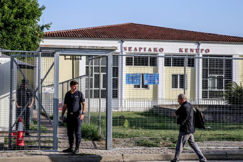 Δίκη για Τέμπη / «Eίχε μαρτυρικό θάνατο, λείπουν οι κυριότεροι κατηγορούμενοι, Καραμανλής, Τριαντόπουλος, Αγοραστός» – Συγκλονίζει η μητέρα της Αναστασίας Παπαγγελή
