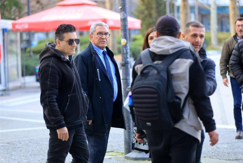 Δίκη για τα βίντεο στα Τέμπη: Οργή συγγενών - «Μπράβοι προκαλούσαν μέσα στο δικαστήριο»