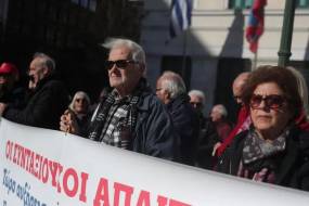 Καταργείται η περικοπή συντάξεων χηρείας