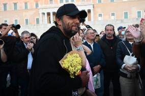 Ξανά στον Άγνωστο Στρατιώτη ο Πάνος Ρούτσι: «Κάθε βράδυ στο Σύνταγμα, για το παιδί μου και όλα τα παιδιά»