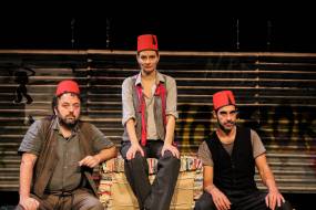 ΠΑΡΑΤΑΣΗ ΠΑΡΑΣΤΑΣΕΩΝ | ΟΙ ΚΑΛΠΗΔΕΣ του Στρατή Μυριβήλη | σκ. Κώστας Παπακωνσταντίνου | Τρίτη χρονιά παραστάσεων | OLVIO