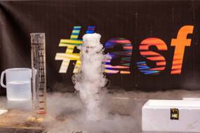 Η επιστημονική ομάδα του Athens Science Festival σας καλεί να γίνετε μέρος του «The Christmas Lab» της πιο «αστραφτερής» γιορτής της επιστήμης