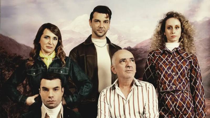 «Δύο ή τρία πράγματα που ξέρω γι’ αυτόν», το νέο έργο του Ανέστη Αζά || Θέατρο Προσκήνιο, από 24/1