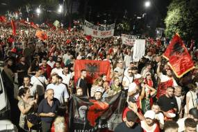 Από τη Σερβία στην Αλβανία / Οι νέες διαμαρτυρίες απέναντι στον ίδιο εχθρό: Τα μεγάλα ξένα συμφέροντα