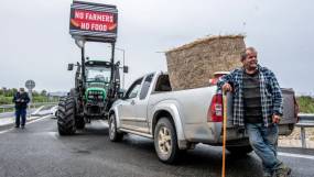 Οι αγρότες στους δρόμους της χώρας διεκδικούν ζωή με αξιοπρέπεια