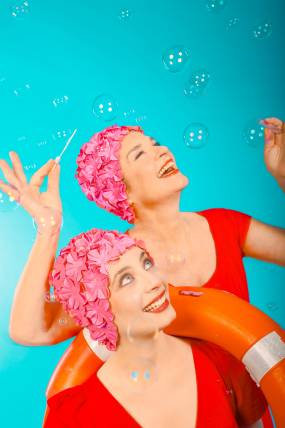 "ΚΟΛΥΜΠΩΝΤΑΣ ΣΤΟΝ ΑΕΡΑ" ΜΕ ΤΗΝ ΠΕΓΚΥ ΣΤΑΘΑΚΟΠΟΥΛΟΥ ΣΕ ΣΚΗΝΟΘΕΣΙΑ ΛΙΛΛΥΣ ΜΕΛΕΜΕ || ΠΡΕΜΙΕΡΑ 12 ΜΑΡΤΙΟΥ ΘΕΑΤΡΟ 104