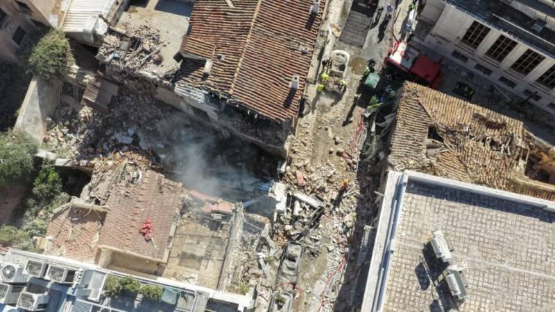 Πλάκα: Ζευγάρι ηλικιωμένων και 3 ενοίκους αναζητούν οι Αρχές – Μαρτυρίες για οσμή αερίου πριν την έκρηξη