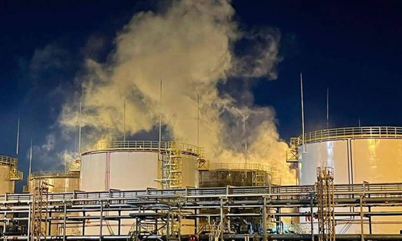 Αφού έχασε το 20% της παραγωγής βενζίνης, η Ρωσία καμουφλάρει με δίχτυα τα διυλιστήριά της